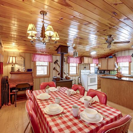 Pet-Friendly Irons Cottage About 4 Mi To Sand Lake! المظهر الخارجي الصورة