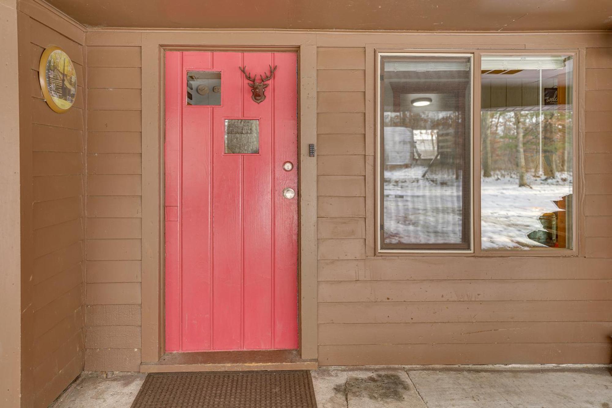 Pet-Friendly Irons Cottage About 4 Mi To Sand Lake! المظهر الخارجي الصورة